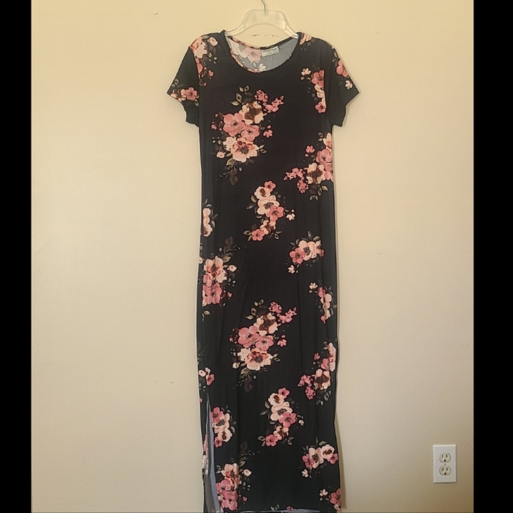 Woman's Short Sleeve Long Dress